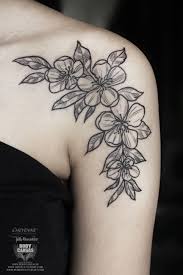 Gorgeous Yet Simple Black White Flower Tattoo For Girls White Flower Tattoos Flower Tattoo Shoulder Black And White Flower Tattoo