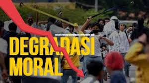 Degradasi moral akademik telah merajalela, mulai lunturnya tata krama siswa hingga perilaku. Degradasi Moral Cute766