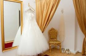 Ein shopping in dieser metropole ist etwas, wofür damen aus der umgebung sich gerne mal ein wochenende frei nehmen und auch eine längere anfahrt wagen. As Brautkleid In Braunschweig Traumhafte Brautmode In Unserem Atelier