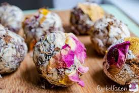 Weitere ideen zu badekugeln selber machen, badekugeln, selber machen. Diy Badekugeln Mit Bluten Und Sheabutter Handmade Kultur