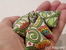 Asal usul batu serembanpermainan ini dimainkan dari negara nepal ke seluruh benua india dan kemudiannya sampai ke malaysiadari seremban, negeri sembilan.batu serembanbatugulibiji getahobjek digunakan untuk bermaincara main batu serembansekiranya bermain secara berkumpulan atau berdua, giliran diberikan kepada ahli kumpulan lain sekiranya pemain pertama batal dan gagal meneruskan permainan. Batu Seremban Game Directions Homeschool Companion