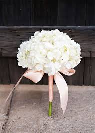 Große auswahl an hortensien zu günstigen preisen. 11 Remarkable Blooms For Single Flower Wedding Bouquets Flower Bouquet Wedding Wedding Flowers Cheap Wedding Bouquets