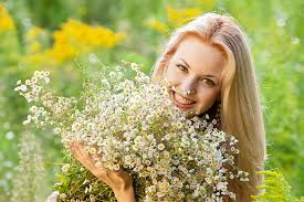 Flowers are precious beauty of nature, which gives expression to our emotions. Girl Love Flowers White And Yellow Flowers Boquet Girl Flowers Nature Hd Wallpaper Wallpaperbetter