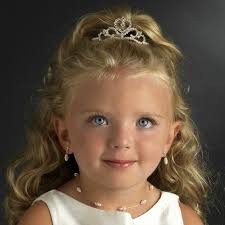 Vous voulez surprendre votre petite fille par une coiffure mignonne ? Coiffure Bebe Fille 62 Idees Faciles Et Trop Mignonnes