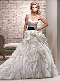 Seid dabei bei meiner brautkleider anprobe! Need This Glamorous Ivory Organza Layered Wedding Dress Ballkleid Hochzeit Kleid Hochzeit Hochzeitskleid Ballkleid