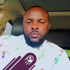 🗣️🗣️🗣️Sílvio Nascimento surpreende a esposa com recepção tradicional  após dar à luz em Portugal De regresso a Angola após parto de Sémia  Nascimento, em Portugal, o actor angolano fez jus à cultura