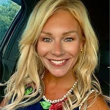 Amanda Hayes's Instagram, Twitter & Facebook