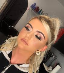 Lisa Plott's Instagram, Twitter & Facebook