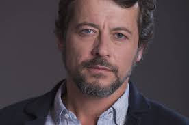 Maria joão abreu fazia parte do elenco de a serra, a novela dos serões da sic, onde interpretava o papel de sãozinha. Brother Bear Portuguese Cast Charguigou