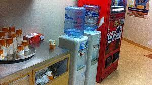 ウォーターサーバーは雑菌だらけ 普段 ウォーターサーバーの水を飲んでいるという方へ ウォーターサーバー の水を選んだ理由は何でしょうか もし 安心 安全な水が欲しいから という理由だとしたら 今すぐ飲むのを辞めた方がいいかもしれません なぜなら