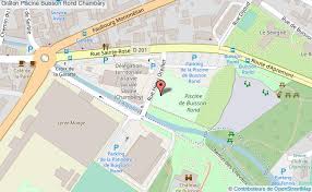 Grand Bassin Piscine Buisson Rond Chambery