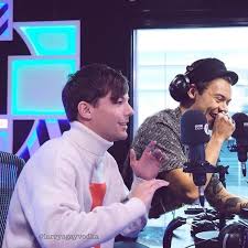 Pin By Tommo On Larry Stylinson Larry Stylinson Great Love Stories Talk Show