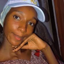 Genevieve Bakare (@_genevievve)