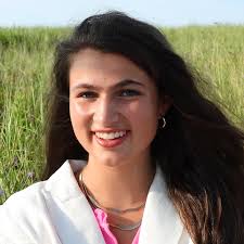 Kate Herndon's Instagram, Twitter & Facebook