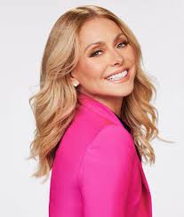 Talk show host Kelly Ripa is under fire for being rude to Bachelorette Jenn  Tran. 👇