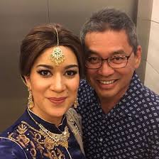 Mana satu ibunya ni, semua nampak macam sebaya je.. ”