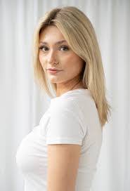 Iris Chambers's Instagram, Twitter & Facebook