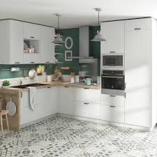 les multicouleurs leroy merlin cuisine cuisine en l esprit campagne blanch en 2021 remodelacion de cocina pequena diseno de cocina de galera muebles de cocina color