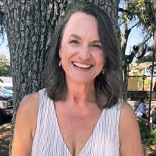 Holly Mynk's Instagram, Twitter & Facebook