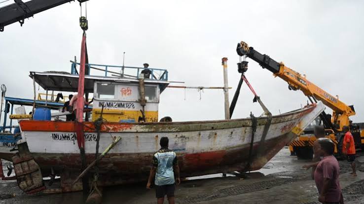 IN PHOTOS: Fishermen in Mumbai secure their boats as city witnesses rains