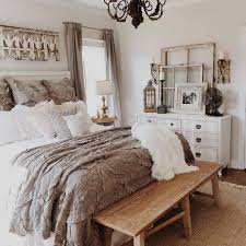 So, we're doing a farmhouse guest bedroom makeover to make it cozier and more welcoming! Pin By Barbara Batchelder On To Build A Room Farmhouse Style Master Bedroom Home Decor Bedroom Master Bedrooms Decor