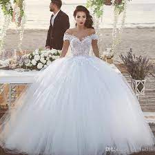 Entweder ein märchenhaftes brautkleid mit weiterem lagigem tüllrock oder ein hochzeitskleid aus tüll mit feine applikationen und. Grosshandel Glamorous Fluffy Tull Brautkleider Spitze Appliques Schulterfrei Lace Up Ballkleid Brautkleid Glamourose Saudi Arabien Brautkleider Von Xzy1984316 174 81 Auf De Dhgate Com Dhgate