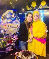 Explore more searches like eina azman. Lahir Dalam Keluarga Besar Datin Paduka Eina Akui Berjangkit Minat Memasak Dari Ibu Nona