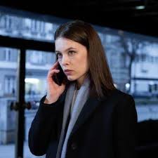 Bad Banks Staffel 2 Auf Arte Und Im Zdf Tv Serie Seriennews Femundo In 2020 Banks Serien Finanzwelt