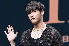 Lee is currently enlisted as conscripted policeman. Btob S Minhyuk Diagnosed With Covid 19 During Self Quarantine Soompi