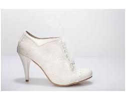 Botines para novias de úrsula mascaró / #editorialseconddress (foto, cortesía ©tach studio). Botines Como Zapatos De Novia Zapatos De Boda Zapatos De Novia Zapatos