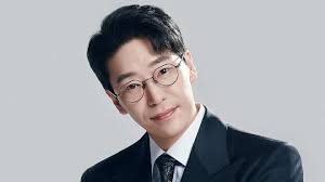 Gaun Putih Kim So Yeon di The Penthouse Musim Kedua, Elegan Berumbai