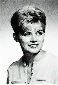 Anne Behr's Instagram, Twitter & Facebook