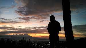 Keren kan, ga cuma bikin kamu bahagia tapi juga nambah pahala?! Gambar Lelaki Kesepian Unspoken Loves