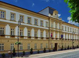 Ústavní soud odmítl první podněty z početnější skupiny stížností na vládní opatření proti šíření koronaviru. Ustavni Soud Slovenske Republiky Wikipedie
