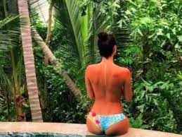 Life is short, love fiercely, forgive easily and do the things you would regret leaving undone. A Gallery Of Amanda Dufner Pictures Taking Us Into The Weekend Barstool Sports