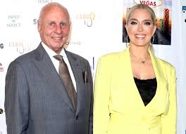 Mar 24, 2021 · during a march 23 appearance on watch what happens live, former real housewives of beverly hills star lisa vanderpump commented on erika girardi's impending divorce and legal troubles. Did Tom Girardi Sabotage Case To Get Erika Jayne On Rhobh Former Client Alleges He Dropped Case Against Nbcuniversal