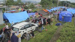 Hal ini dapat dilihat dari tidak adanya warga yang berhamburan keluar saat terjadi gempa susulan ini. Bmkg Dua Hari Sulbar Diguncang Gempa 31 Kali Terkuat M 6 2