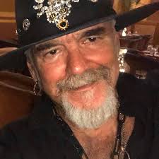 Is the public pool at Christiana Park in Chapala open, clean, and worth a  visit?