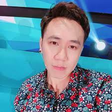 Trước đó, khi hình ảnh anh đức được cho là sử dụng chất cấm kèm đoạn tin nhắn có nhắc đến trấn thành xuất hiện và lan truyền trên khắp mạng xã hội vào ngày 29/5 đã gây nên nhiều ý kiến trái chiều. Tiá»ƒu Sá»­ Anh Ä'á»©c Váº­t Pháº©m Ä'Æ°á»£c Tráº¥n Thanh Rao Ban Giáº£i Tri Viá»‡t Nam