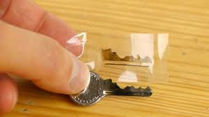 Voici Une Astuce Pour Faire Un Double De Cle Sans Depenser Un Seul Centime Double De Cle Trucs Et Astuces Idee Bricolage Facile