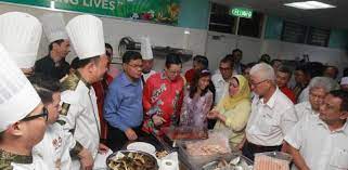 Mobil pick up yang belum diketahui identitasnya ini berhenti mendadak. Updated Pm Launches Food Bank Malaysia Programme