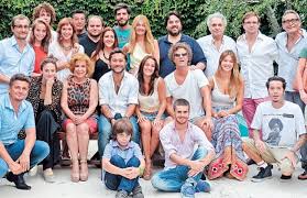 Empezó a transmitirse desde el 10 de julio de 2005 hasta la fecha. Prospero Debut De Vecinos En Guerra Por Telefe La Lupa Del Espectaculo