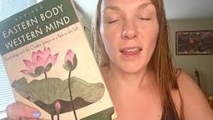 Eastern Body, Western Mind: Psychology and the Chakra System As a Path to  the Self: Anodea Judith: 0884245668498: Amazon.com: Books