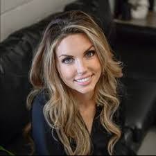 Sarah Bingham's Instagram, Twitter & Facebook