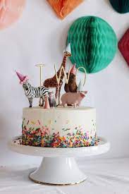 Cool And Really Quick And Easy Cake Decoration Plastic Animals With Little Paper Hats Buttercream Frosting With Animal Birthday Cakes Cake Birthday Cake Kids