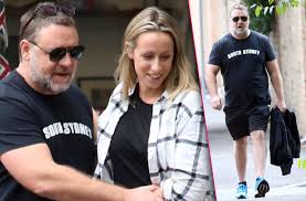 Pics Russell Crowe Weight Gain Actor Looks Fat At The Gym