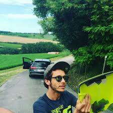 Sito ufficiale di valentino rossi: Vale In Motoranch Tavullia