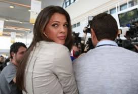 Da, ştiu, acum o cheamă alina vidican, dar in 2004, când sunt făcute pozele astea, era viţican. Alina Vidican AnunÈ› Pentru Familia Sa Privind DivorÈ›ul De Cristi Borcea Dcnews