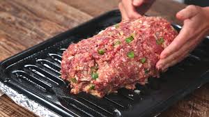 The Best Way To Shape A Meatloaf Ditch The Loaf Pan And Go Freeform For The Tastiest Meatloaf You Ve Ever Made Meatloaf Cooking How To Cook Meatloaf