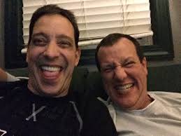 Chris Wiles (@chriswilescomic)